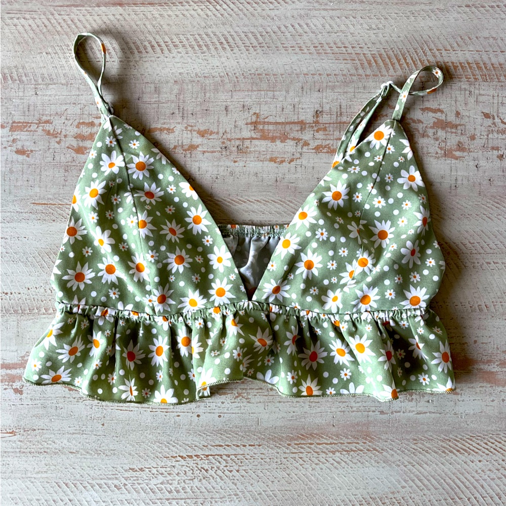 daisy green crop top